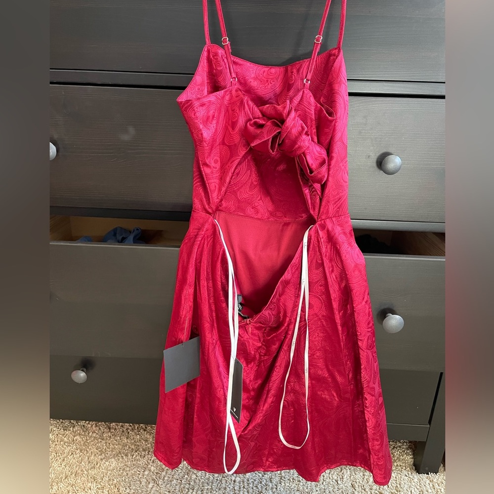 Lulu’s BRAND NEW Red patterned silk dress SIZE:M